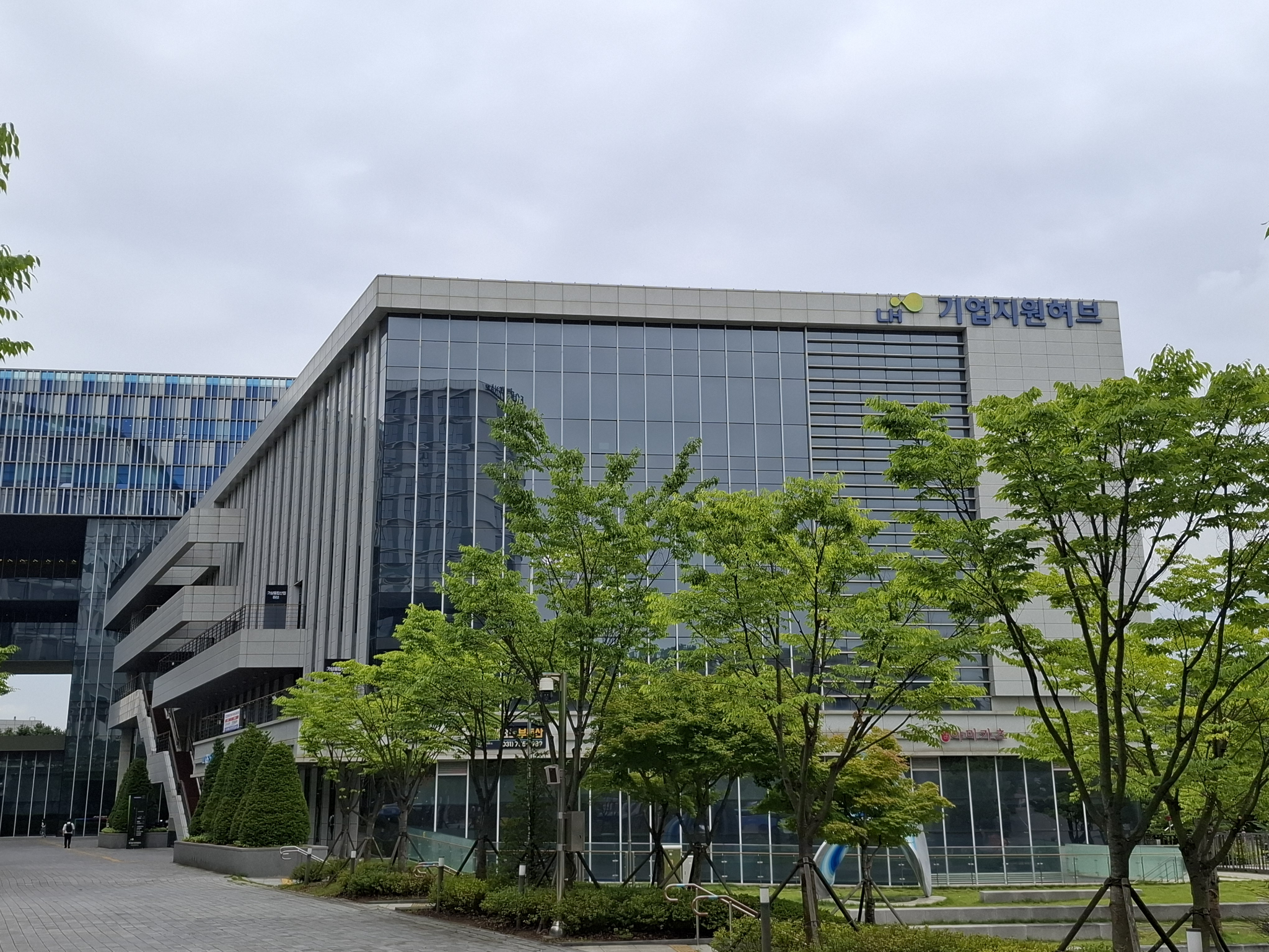 더블루씨 회사 소개 이미지